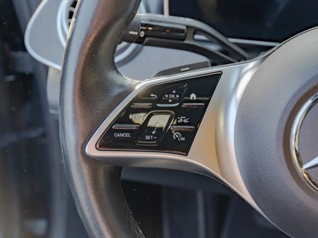 Mercedes-Benz EQE 300 Sedan