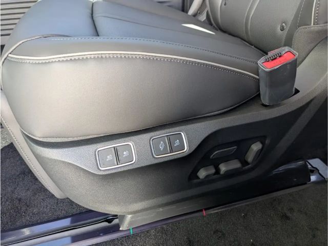 Hyundai Staria Signature