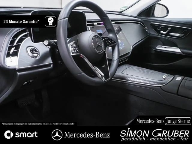 Mercedes-Benz E 200 4MATIC AVANTGARDE Sedan