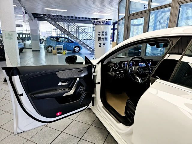 Mercedes-Benz CLA 180 Coupé Progressive