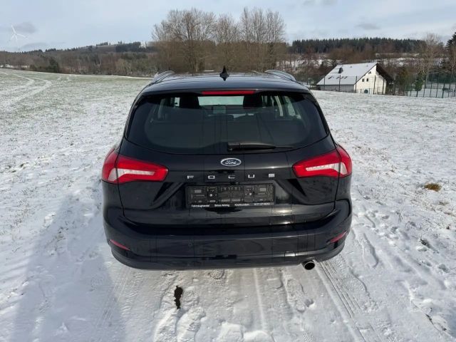 Ford Focus Cool & Connect Wagon