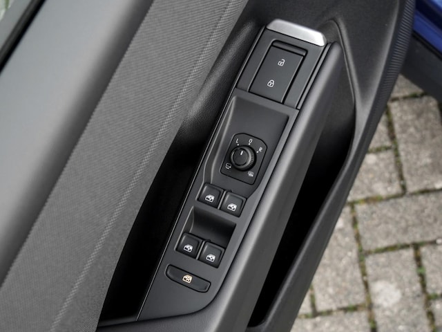 Volkswagen T-Roc 1.5 eTSI DSG R-Line