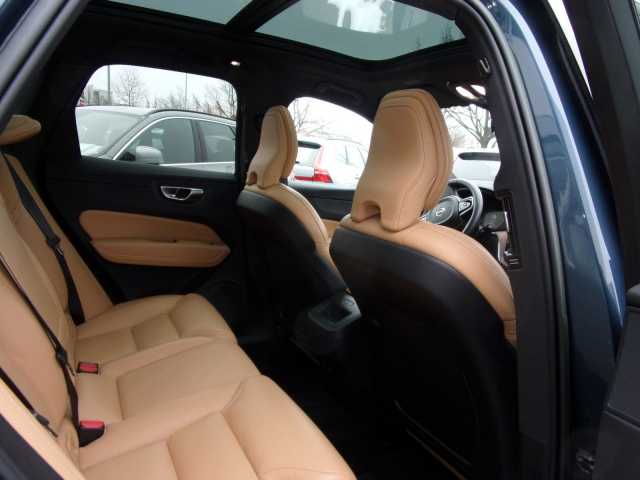 Volvo XC60 AWD Dark Plus