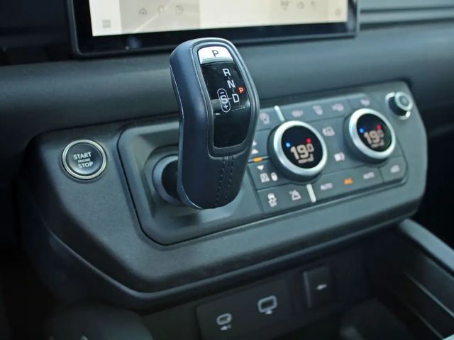 Land Rover Defender 110 Dynamic SE