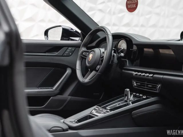 Porsche 992 4 Cabrio GTS Targa