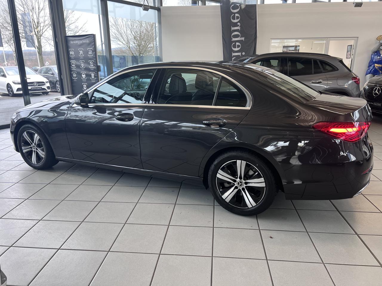 Mercedes-Benz C 180 AVANTGARDE Sedan