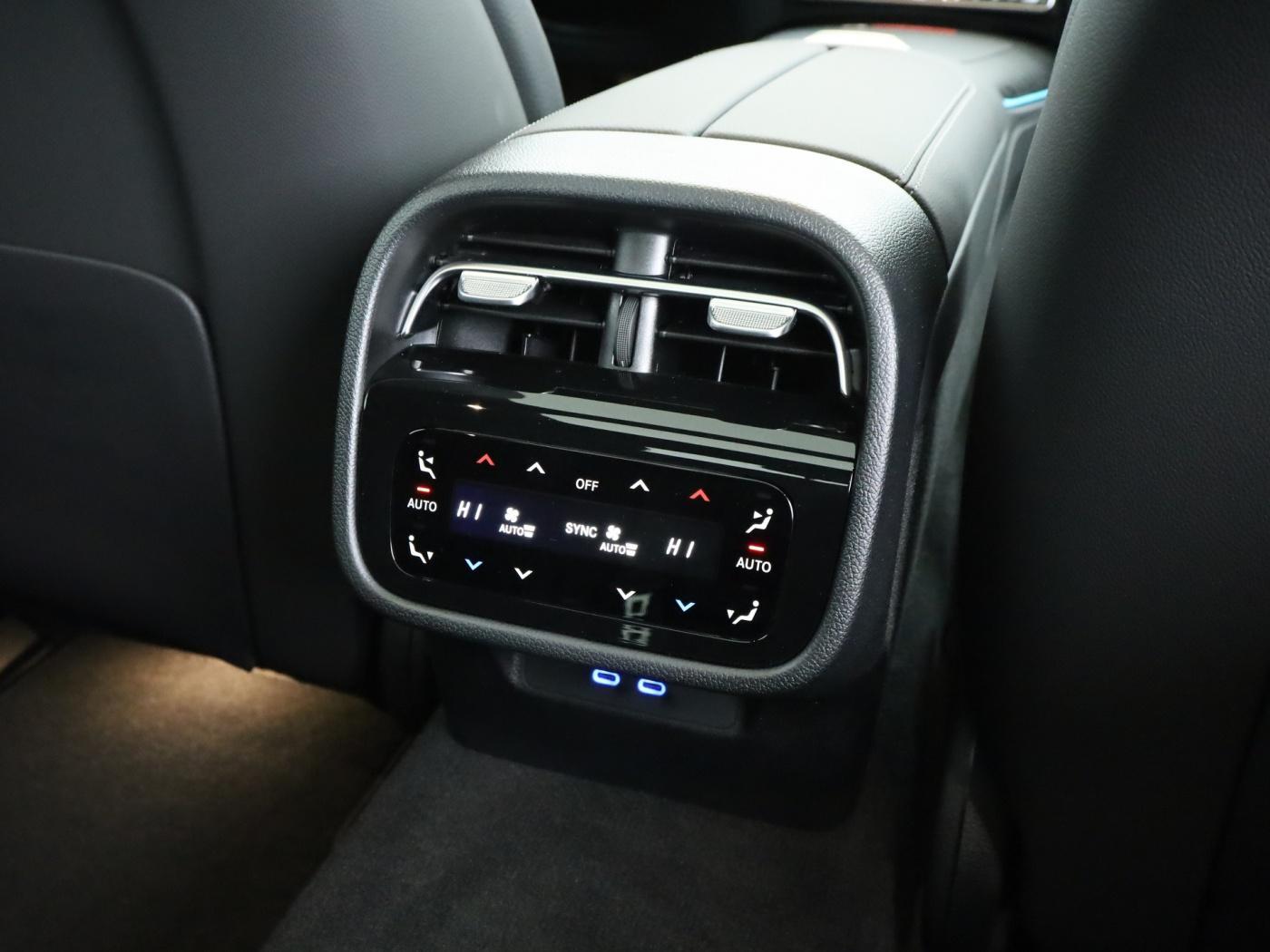 Mercedes-Benz E 400 4MATIC Sedan