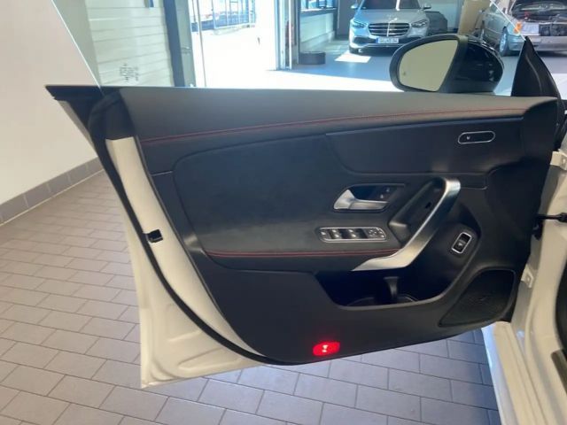 Mercedes-Benz CLA 180 Coupé