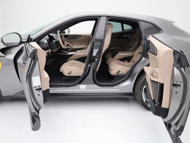 Ferrari Purosangue - FERRARI HAMBURG