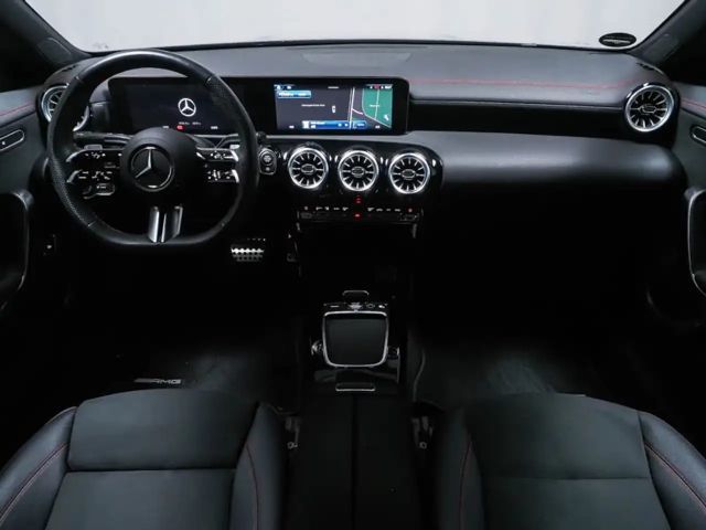 Mercedes-Benz CLA 200 AMG Line Coupé