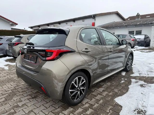 Toyota Yaris Hatchback Hybride Team D