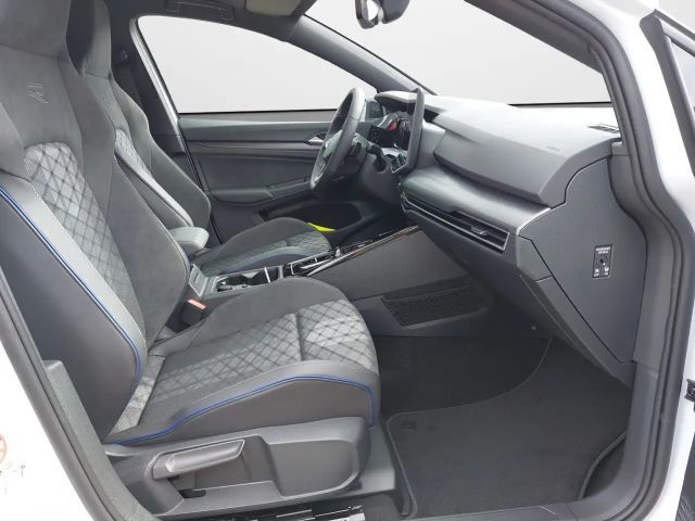 Volkswagen Golf 1.5 eTSI DSG R-Line