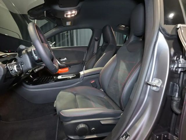 Mercedes-Benz CLA 200 AMG Line Coupé