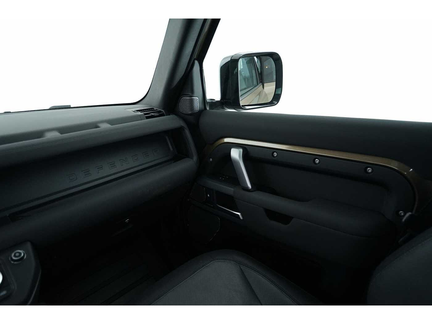 Land Rover Defender 110 Dynamic SE