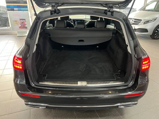 Mercedes-Benz E 220 AVANTGARDE E 220 d Estate