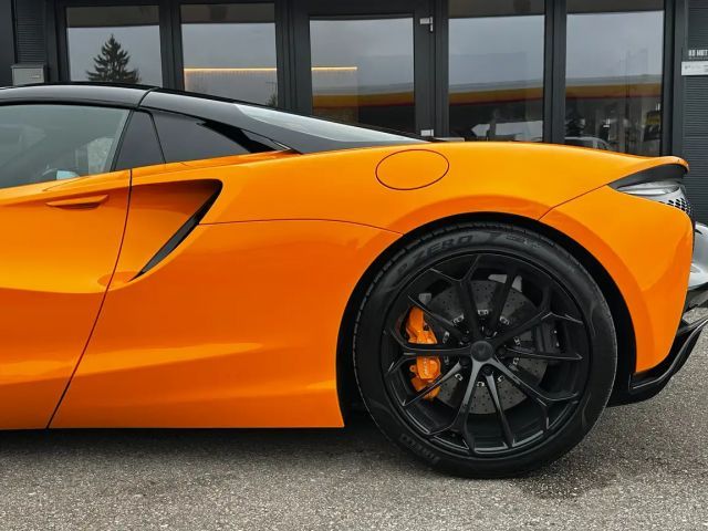 McLaren Artura Spider