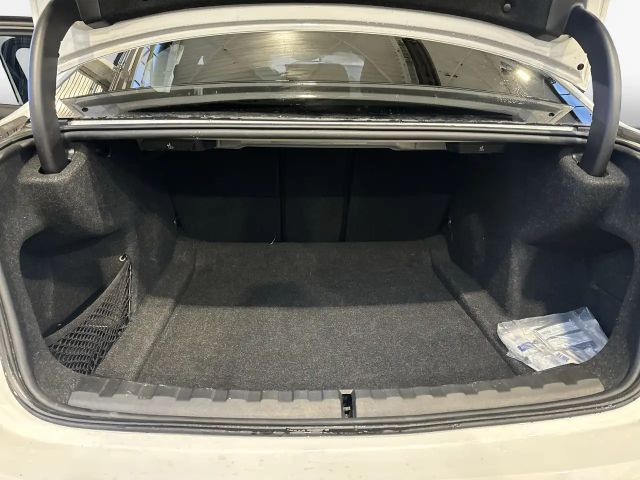 BMW 320 320d M-Sport Sedan xDrive