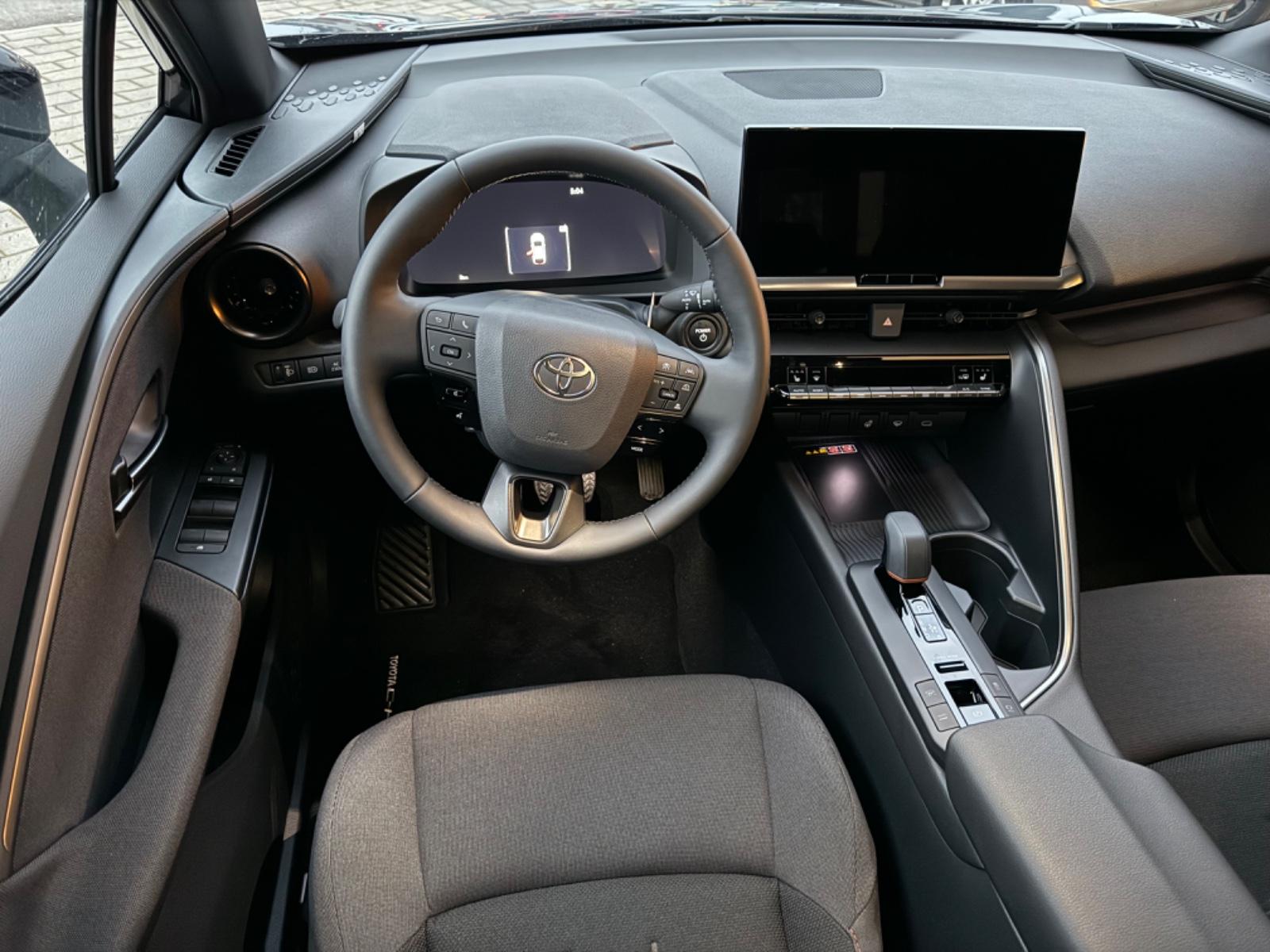 Toyota C-HR Plug-in Team D