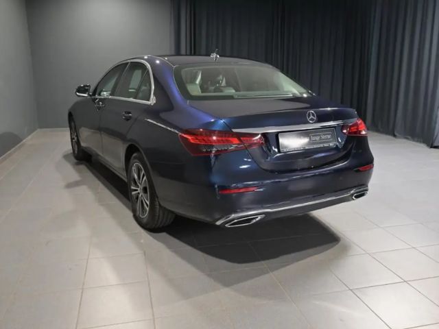 Mercedes-Benz E 220 AVANTGARDE E 220 d Sedan
