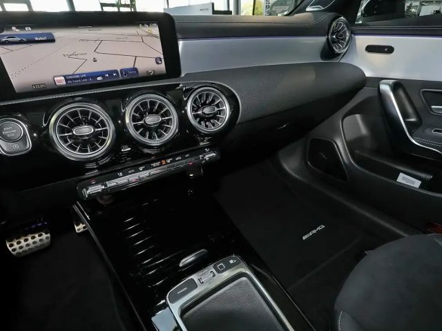 Mercedes-Benz CLA 200 AMG Line Coupé