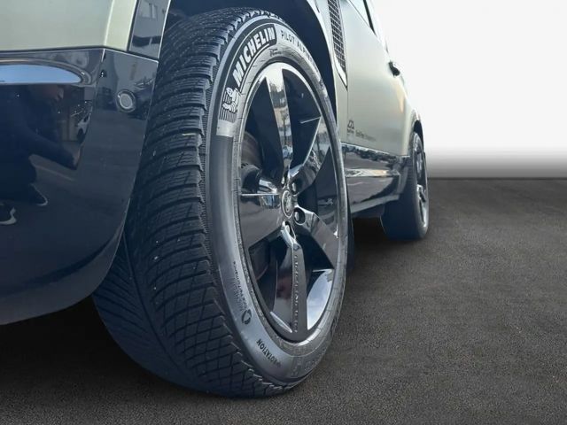 Land Rover Defender 90 D300 Dynamic HSE