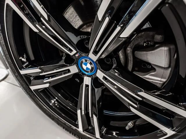 BMW 320 320e M-Sport xDrive