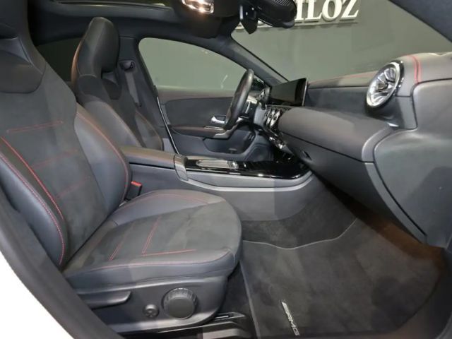 Mercedes-Benz CLA 200 AMG Line Coupé