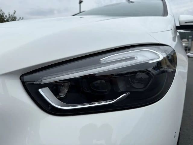 Mercedes-Benz B 180 B 180 d Sedan