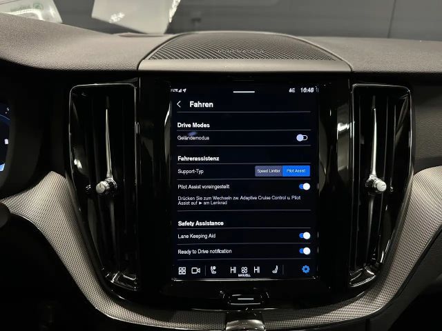 Volvo XC60 AWD Dark Plus