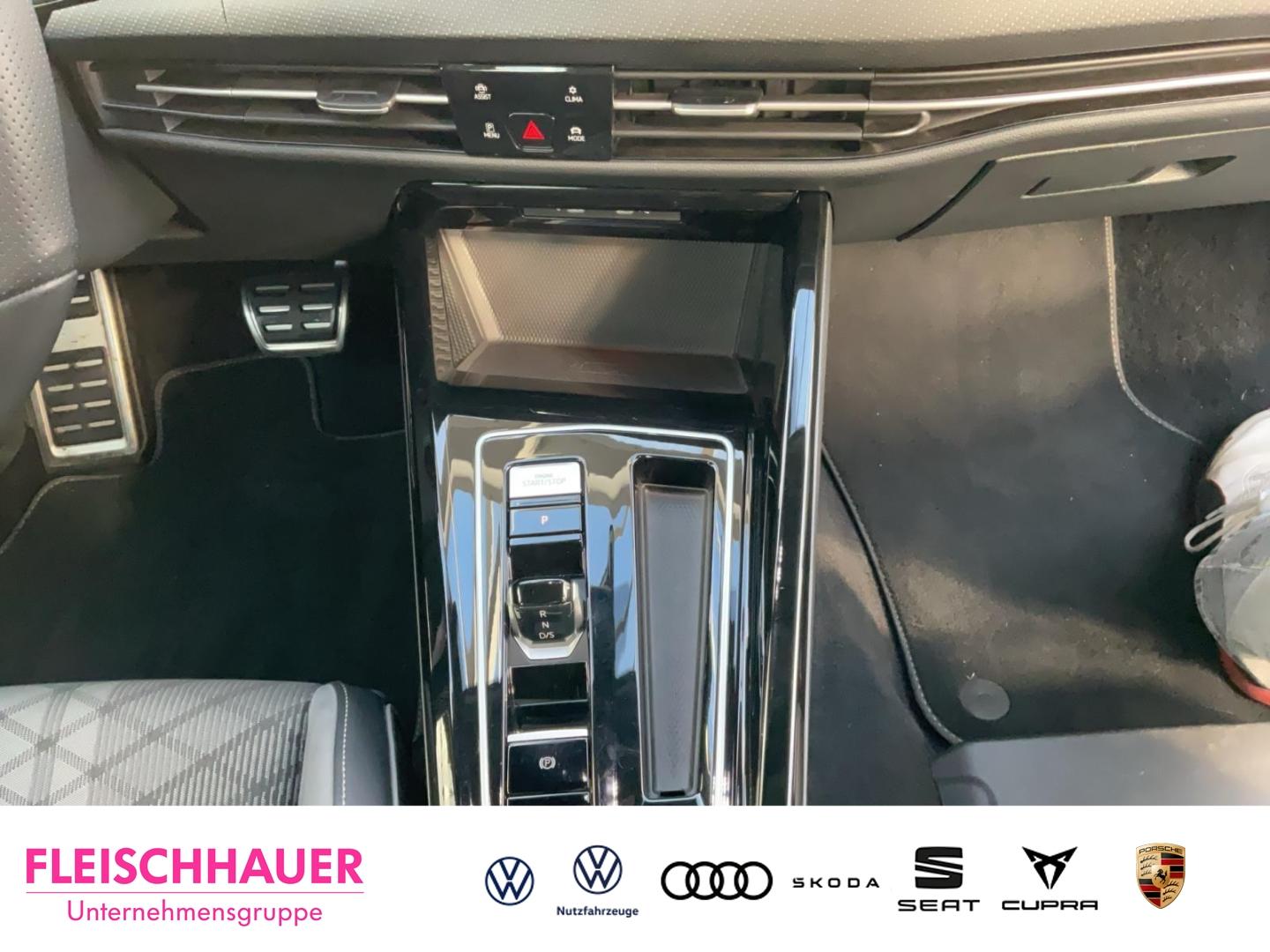 Volkswagen Golf 1.5 eTSI DSG Golf VIII R-Line