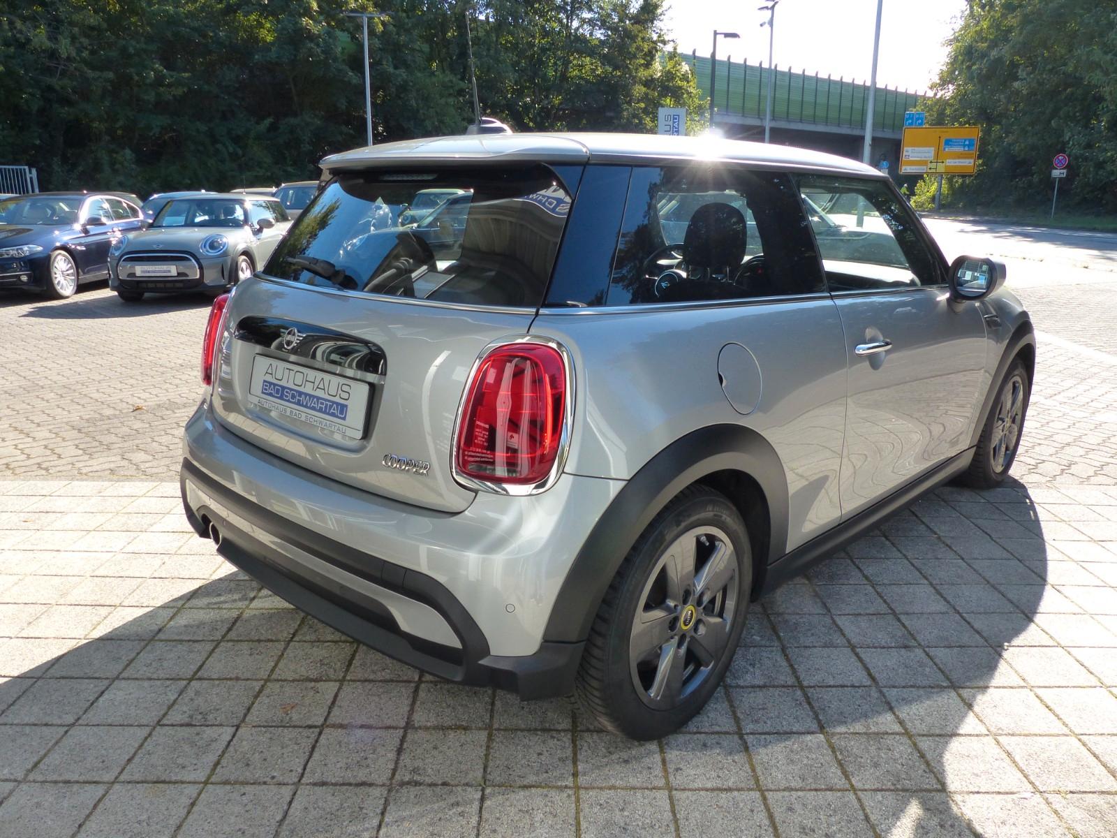 MINI Cooper "Essential Trim", Apple CarPlay, Tempomat