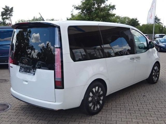 Hyundai Staria Signature