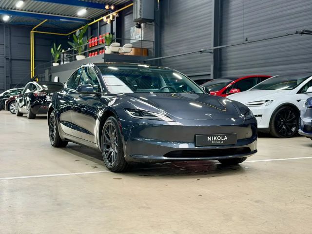 Tesla Model 3 RWD