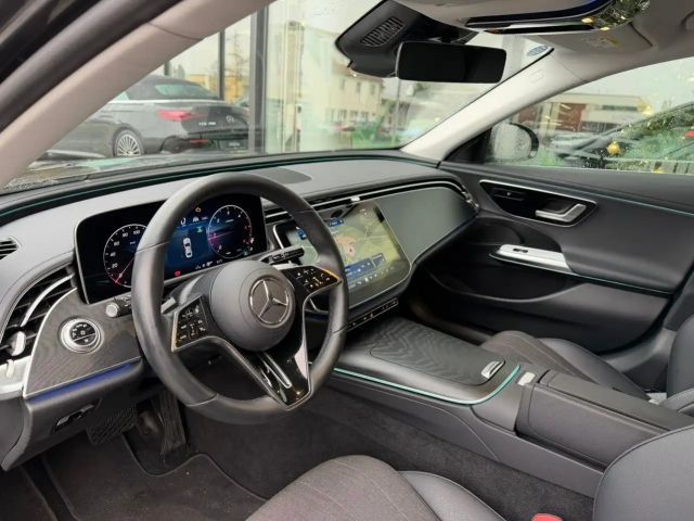 Mercedes-Benz E 220 E 220 d Sedan