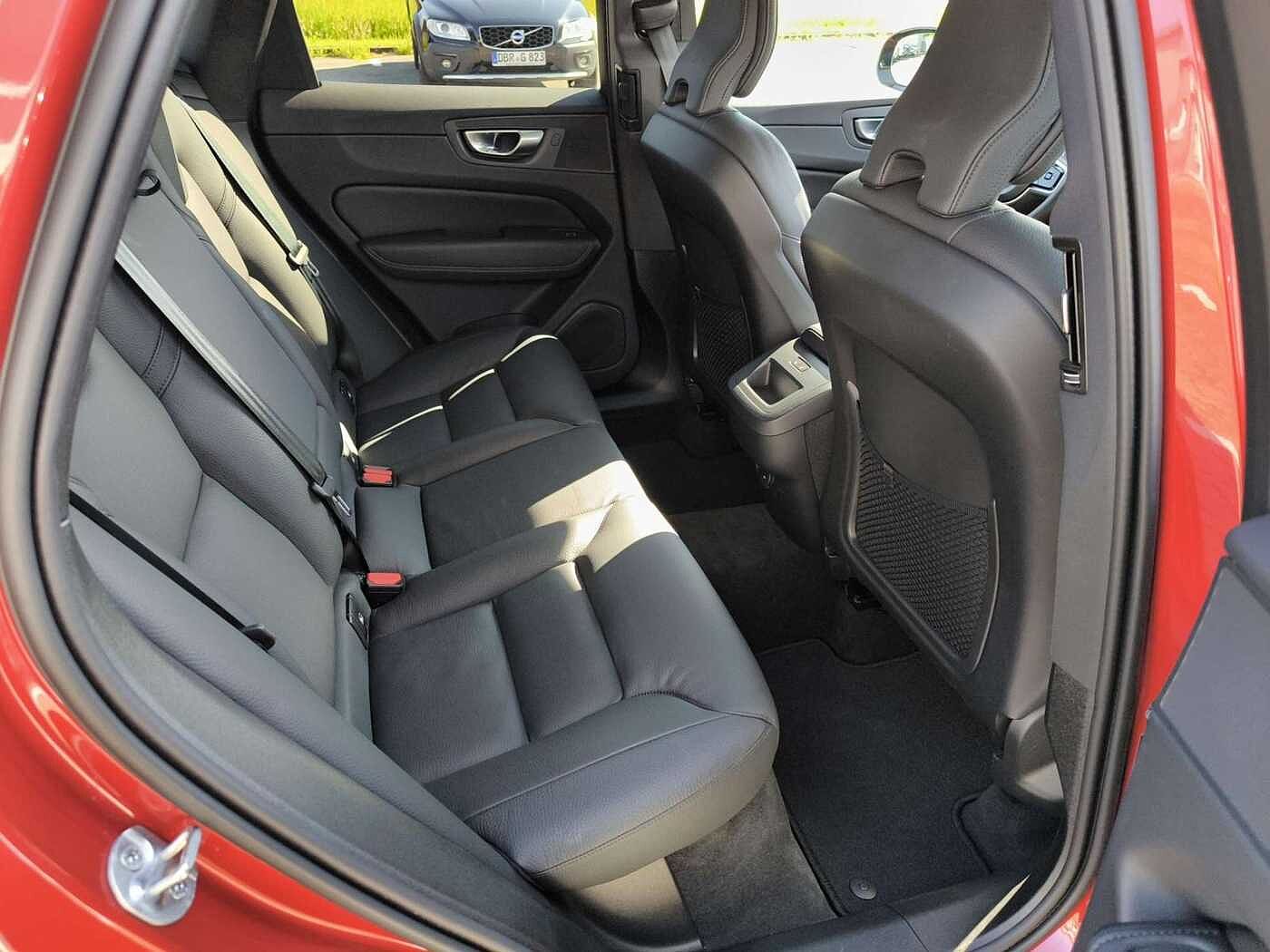 Volvo XC60 AWD Dark Plus