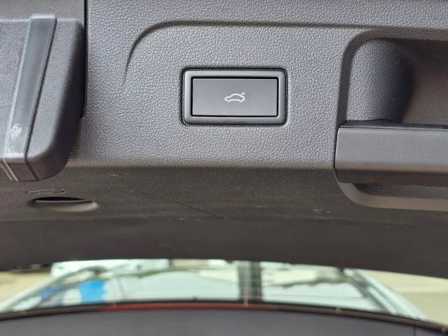 Volkswagen Touran 1.5 TSI DSG IQ.Drive R-Line