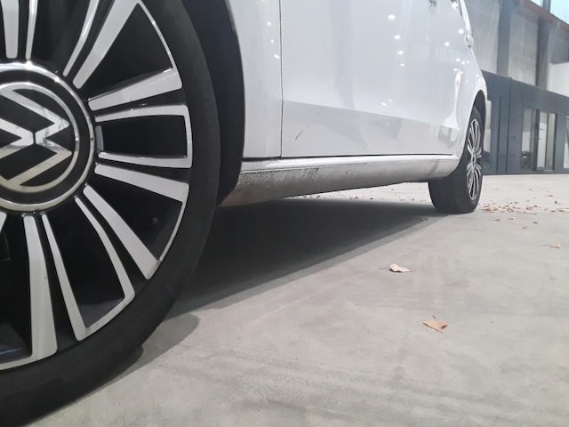 Volkswagen up! Active