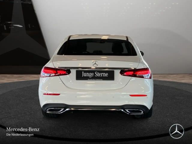 Mercedes-Benz E 220 AMG Line E 220 d Sedan