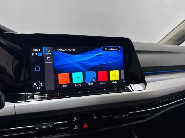 Volkswagen Golf 1.5 eTSI DSG Life Variant