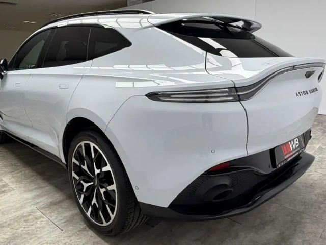 Aston Martin DBX V8