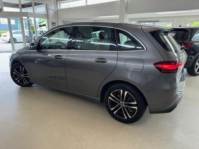 Mercedes-Benz B 180 Sedan