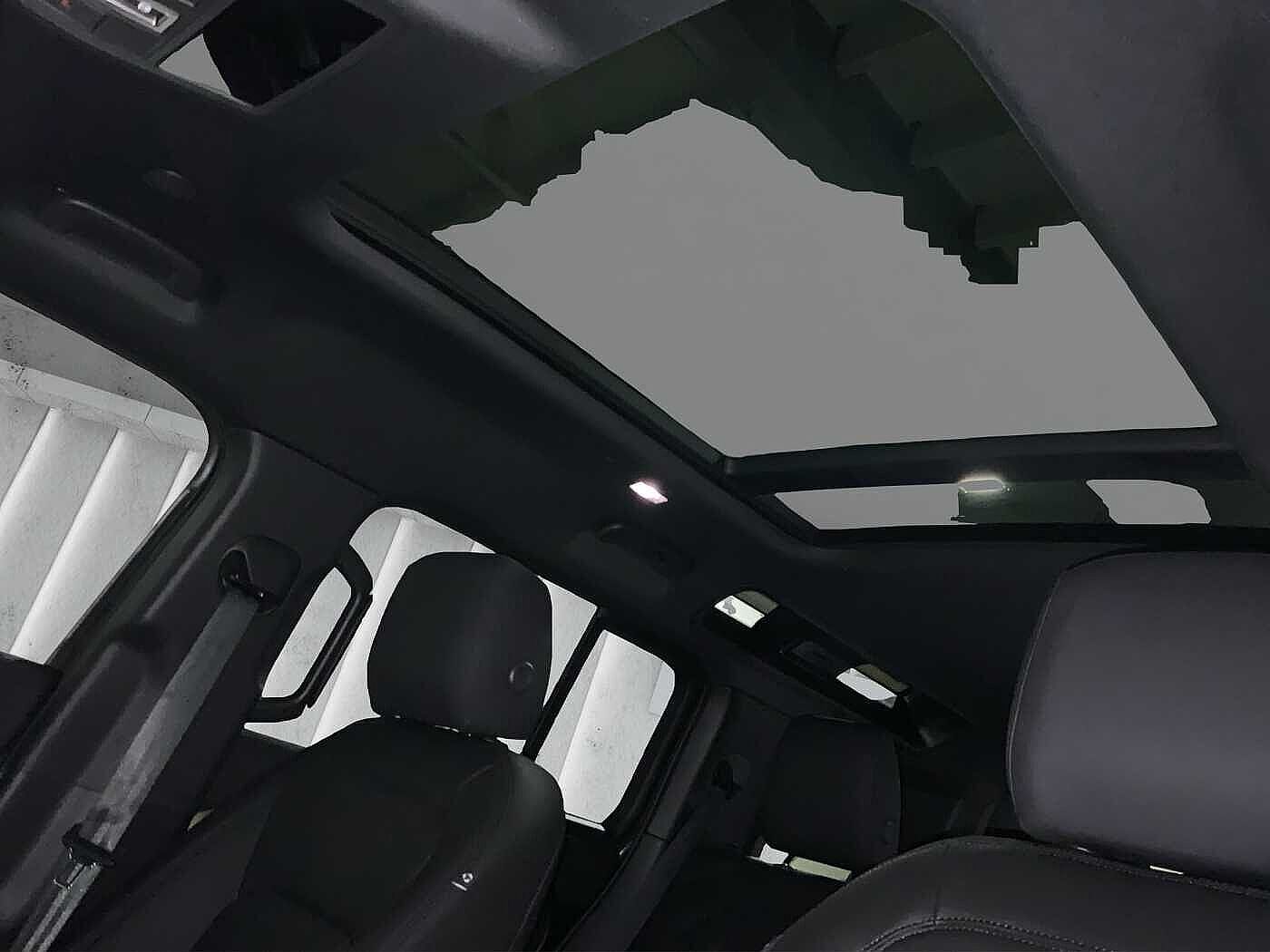 Land Rover Defender 110 Dynamic SE