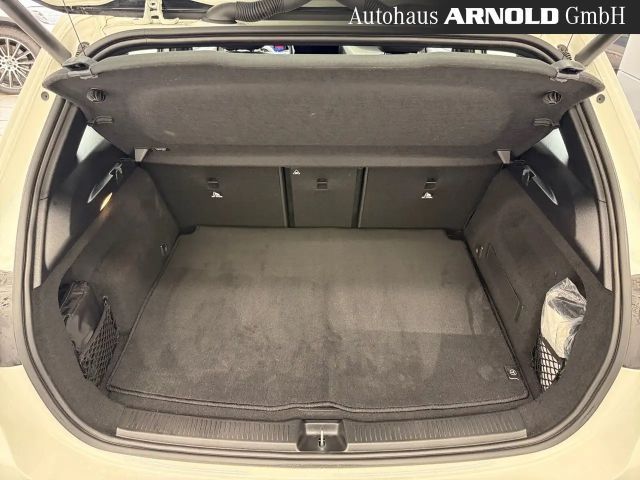 Mercedes-Benz B 200 AMG Line Sedan