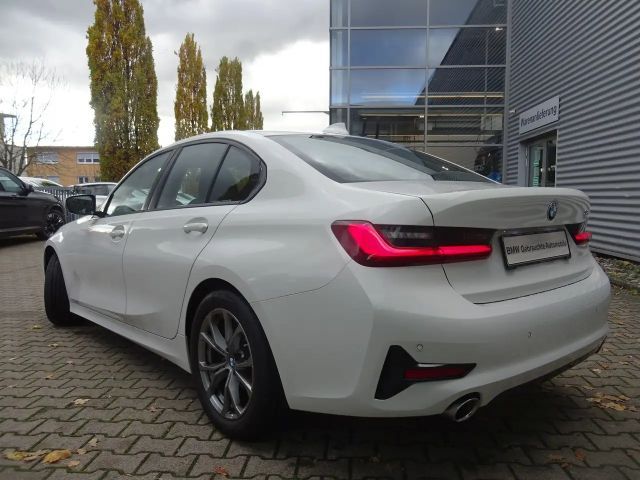 BMW 320 320i Sedan Sport Line