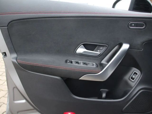 Mercedes-Benz CLA 200 AMG Line