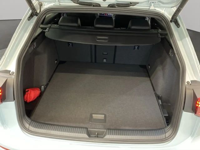 Volkswagen Golf 1.5 eTSI DSG R-Line Variant