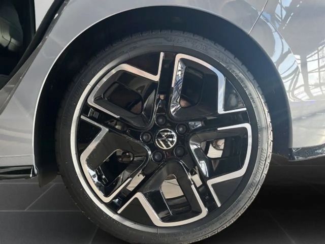 Volkswagen Golf 1.5 TSI DSG R-Line