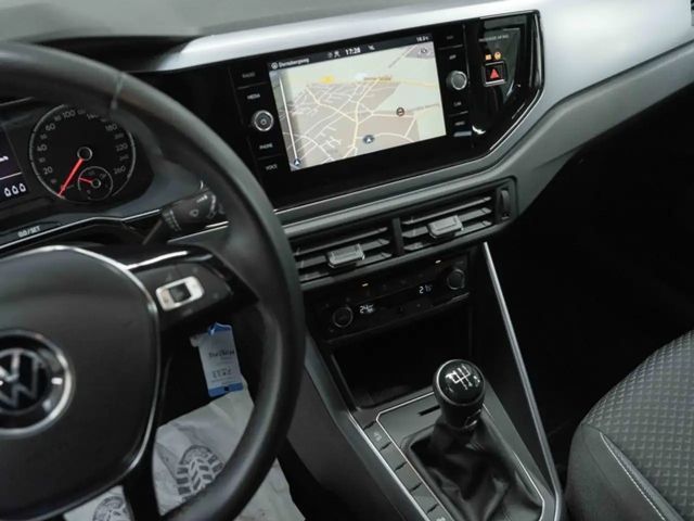 Volkswagen Polo Active TSI Navi ParkPilot Sitzheizg. Anschlussg...