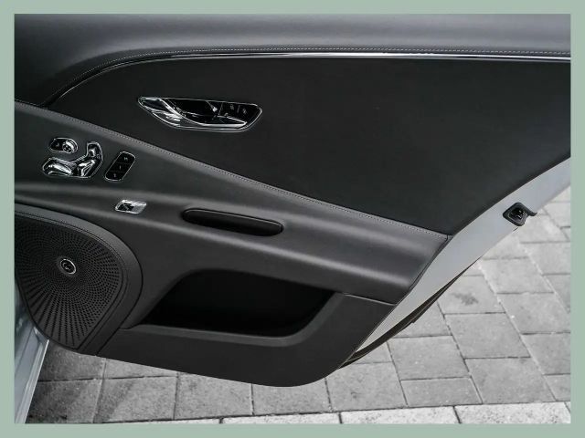 Bentley Flying Spur V8