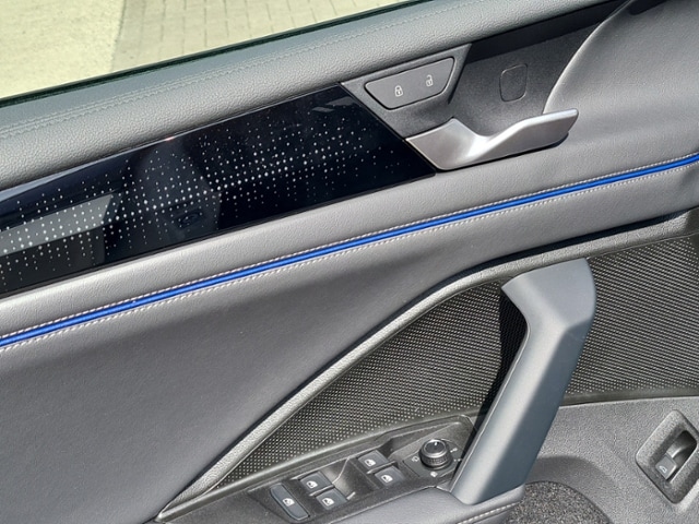 Volkswagen Tiguan 2.0 TDI DSG 4Mo R-Line+MATRIX+AHK+NAVI+WR+PANOD+STANDHEIZ